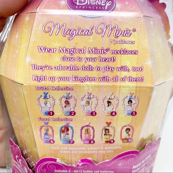 NEW Disney Princess Belle #9 Magic Minis Light-Up Character Necklace - Picture 6 of 10